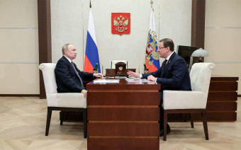 Путин обсудил работу АвтоВАЗа с губернатором Самарской области