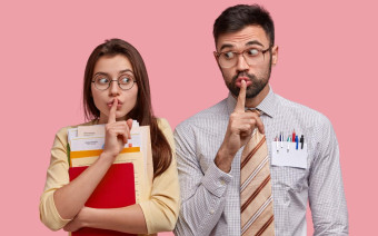 Если работник нарушит NDA, ему могут грозить штрафы или возмещение материального ущерба от разглашения информации.