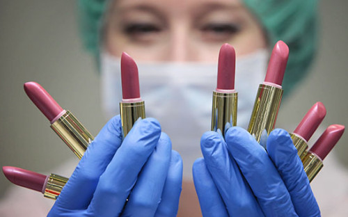 Производство губной помады на предприятии Oriflame