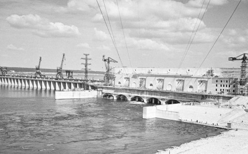 <p>Строительство Каховской гидроэлектростанции,&nbsp;1956 год</p>