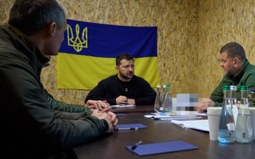 <p>Владимир Зеленский и Валерий Залужный (справа)</p>