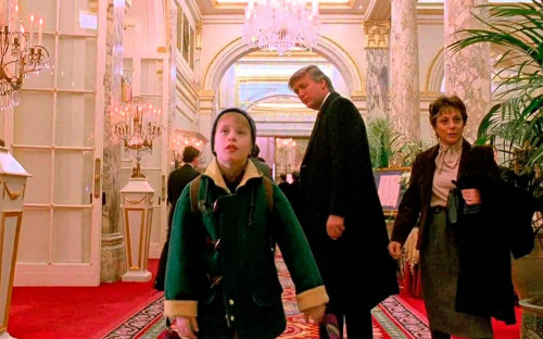 Маколей Калкин и Дональд Трамп в фильме &laquo;Один дома 2: затерянный в Нью-Йорке&raquo;, 1992 год