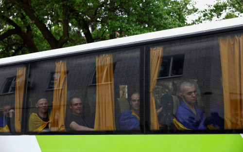 Украинские военнопленные, вернувшиеся после обмена на Украину, 25 мая 2025 года