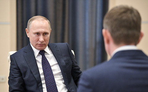 Владимир Путин и Максим Решетников (справа)




