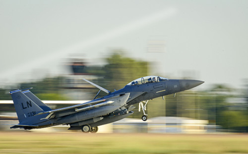 Истребитель-бомбардировщик&nbsp;ВВС США F-15E Strike Eagle на авиабазе&nbsp;Инджирлик в Турции. Отсюда американцы совершают боевые вылеты в Ирак и Сирию