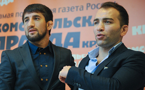 Расул Мирзаев и&nbsp;генеральный продюсер компании Fight Nights Камил Гаджиев (слева направо) во&nbsp;время пресс-конференции, посвященной турниру Fight Nights. 2 апреля 2013 года


