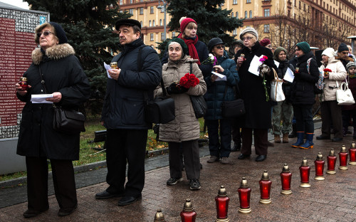 Участники акции памяти жертв политических репрессий в 2017 году
