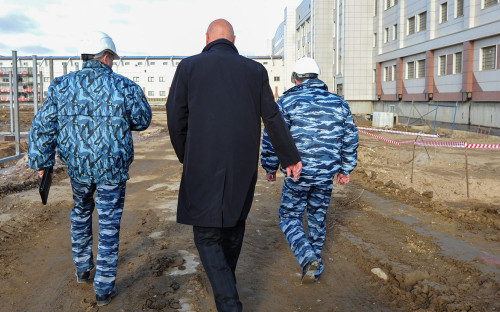 Геннадий Корниенко (в центре)