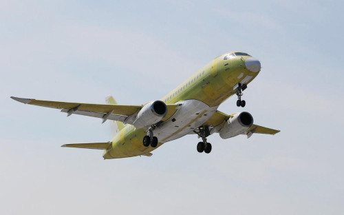 <p>Самолет&nbsp;SJ-100</p>