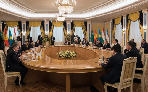 <p>Лидеры стран Центральной Азии на рабочей встрече в Астане</p>

<p></p>
