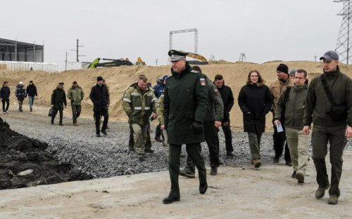 Тимур Иванов во время осмотра строительства водовода, соединяющего Ростовскую область и Донбасс