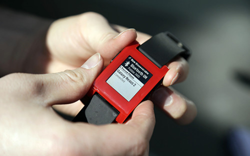 Первая версия «умных» часов Pebble