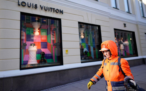 <p>Закрытый магазин Louis Vuitton на Большой Дмитровке в Москве</p>
