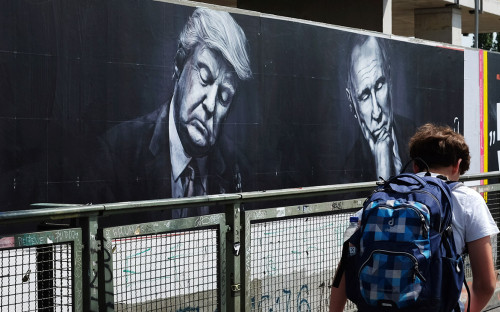 Портреты Дональда Трампа и Владимира Путина


