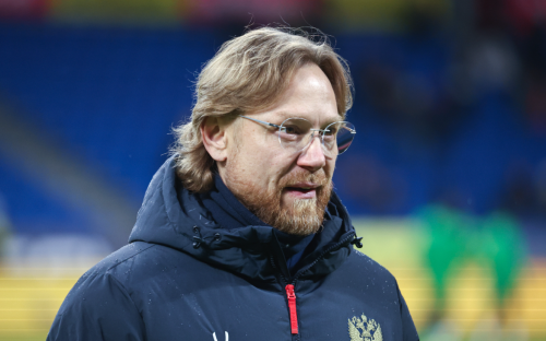 Главный тренер сборной России Валерий Карпин