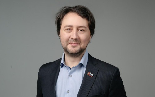 Василий Дикарев
