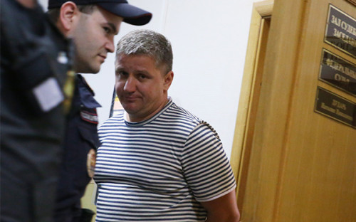 Бывший председатель правления ОАО &quot;РусГидро&quot; Евгений Дод (в центре) в Басманном суде
&nbsp;