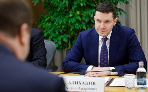 Антон Алиханов