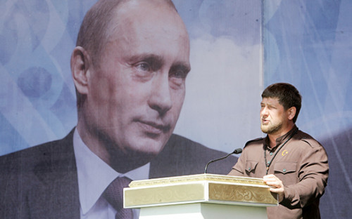 Глава Чечни Рамзан Кадыров выступает на митинге, посвященном празднованию Дня России в Грозном, 2012 год



