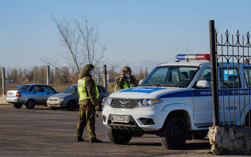 У въезда на военный аэродром &laquo;Балтимор&raquo; под Воронежем, где произошёл инцидент с участием Антона Макарова