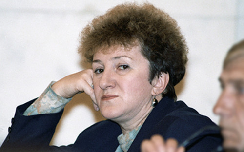 Галина Старовойтова, депутат Госдумы II созыва, была убита в&nbsp;подъезде дома в&nbsp;центре Санкт-Петербурга&nbsp;в&nbsp;ноябре 1998 года, заказчик убийства до&nbsp;сих пор не&nbsp;установлен
