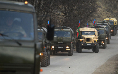Колонна с азербайджанскими военными в Кельбаджарском районе у населенного пункта Тоганалы.