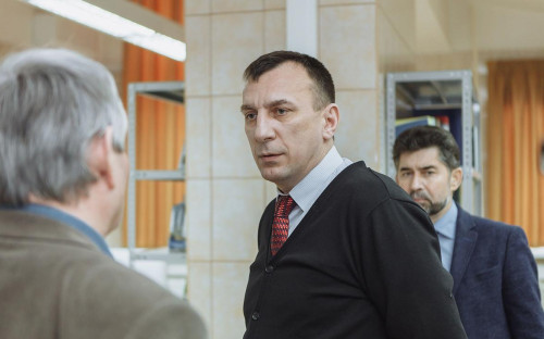 Вадим Выгулярный (в центре)