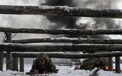 Военнослужащие принимают участие в военных учениях&nbsp;на полигоне, Черниговская&nbsp;область, Украина, ноябрь&nbsp;2024 года