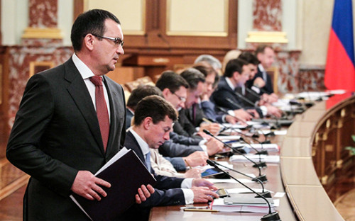 Министр сельского хозяйства РФ Николай Федоров перед началом выступления на заседании правительства РФ в Кремле