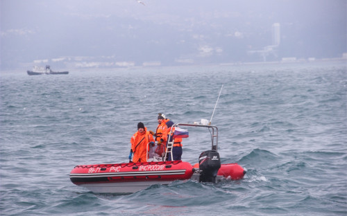 <p>Поисково-спасательные работы у побережья Черного моря, где потерпел крушение самолет Минобороны России Ту-154</p>

<p></p>
