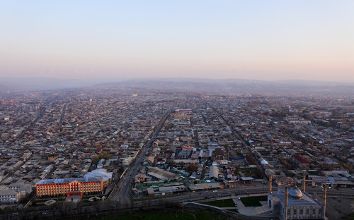 Ош&nbsp;&mdash;&nbsp;второй по&nbsp;численности город Киргизии. В городе и&nbsp;его пригородах проживают немногим более 270&nbsp;тыс. человек.