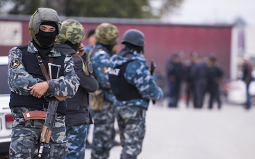 Сотрудники правоохранительных органов Киргизии, 2015 год
