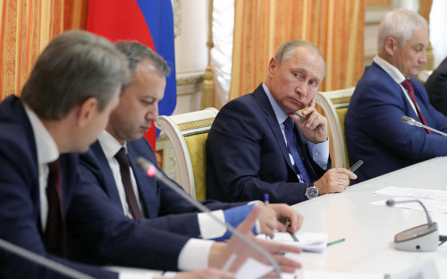 Александр Ткачев, Аркадий Дворкович, Владимир Путин и Андрей Белоусов (слева направо) во время совещания по вопросам развития сельского хозяйства