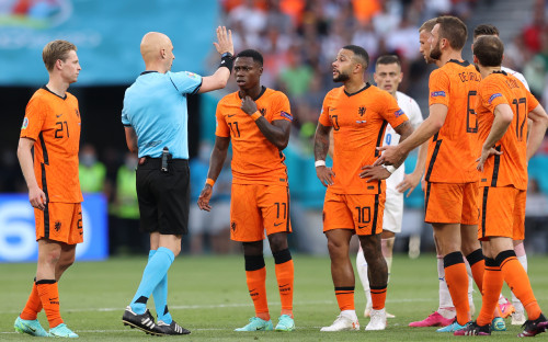 Фото: Куинси Промес - третий слева (Getty Images)