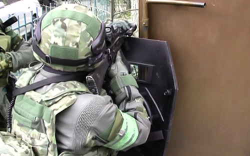 Представитель силовых структур в ходе спецоперации в Дагестане. Архивное фото