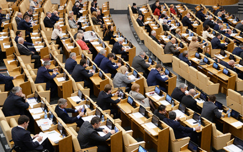 Депутаты на пленарном заседании Государственной Думы РФ