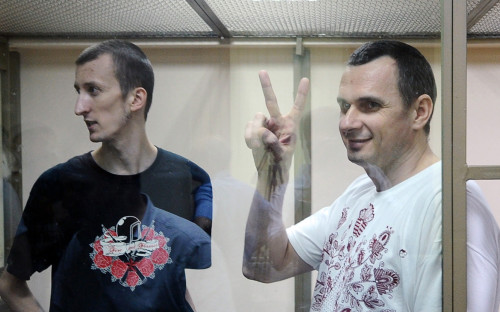 Олег Сенцов (справа) и Александр Кольченко