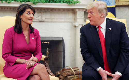 Никки Хейли&nbsp;(слева) и Дональд Трамп (справа)