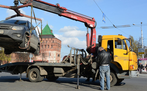 Эвакуация автомобиля в&nbsp;Нижнем Новгороде, октябрь 2014 года


