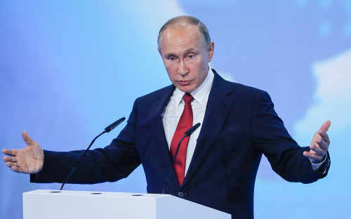 Владимир Путин во время выступления на открытом уроке &laquo;Россия, устремленная в будущее&raquo;