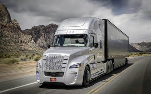 США, Грузовик Freightliner Inspiration на шоссе общего пользования