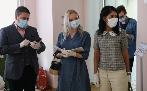 Работа иностранных экспертов-наблюдателей на голосовании по поправкам в Конституцию РФ