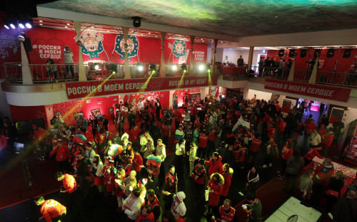 <p>9 февраля в городе Каннын, одном из двух центров зимних Олимпийских игр, состоялась церемония открытия российского Дома спорта. Он&nbsp;будет работать с 9 по 25 февраля.&nbsp;Здесь пройдут встречи с российскими спортсменами &mdash; участниками Олимпиады-2018 и другие мероприятия. ​</p>
