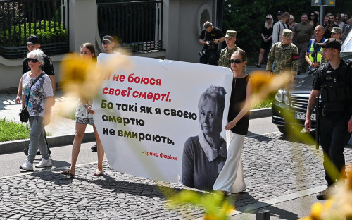 Траурная процессия направляется&nbsp;на отпевание&nbsp;Ирины Фарион, которая была застрелена&nbsp;во Львове, Украина, 22 июля 2024 года