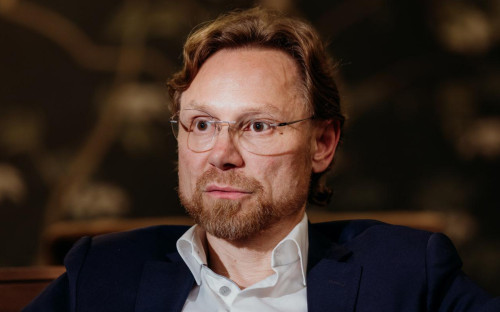 Валерий Карпин