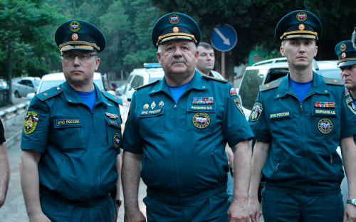 Виктор&nbsp;Яцуценко (в центре)