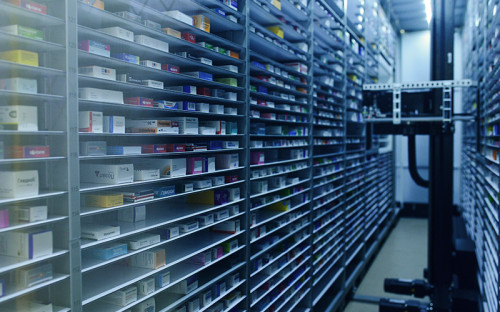 <p><span style="font-size:18px;"><strong>Лекарства</strong></span></p>

<p>В январе 2017 года <a href="http://www.rbc.ru/society/31/01/2017/5890ca759a79479847917cb0" target="_blank">ФАС опубликовала информацию</a> о&nbsp;картельном сговоре компаний ООО&nbsp;&laquo;БСС&raquo; и&nbsp;ООО&nbsp;&laquo;АМТ&raquo;, участвовавших в&nbsp;госзакупках лекарств. В общей сложности компании выиграли более 100 аукционов на&nbsp;сумму более 414 млн руб., при&nbsp;этом снижение цен было минимальным. Петербургская фармацевтическая компания <a href="http://www.rbc.ru/spb_sz/01/02/2017/58918f409a7947f006a7f16d)" target="_blank">БСС&nbsp;является одним из&nbsp;пяти</a> главных поставщиков государственных учреждений в&nbsp;сфере здравоохранения. В октябре 2016 года <a href="http://www.rbc.ru/spb_sz/19/02/2016/56c701789a79470436539292" target="_blank">ФАС уже называла</a> ее участником картельного сговора. На 2017&nbsp;год, по&nbsp;данным портала госзакупок, ООО&nbsp;&laquo;БСС&raquo; уже заключило госконтрактов на&nbsp;поставку медикаментов на&nbsp;сумму более 37 млн руб. Самый крупный из&nbsp;них&nbsp;&mdash; <a href="http://zakupki.gov.ru/223/contract/public/contract/view/general-information.html?id=2718920" target="_blank">контракт на&nbsp;поставку лекарств</a> государственной аптечной сети МУП &laquo;Фармация&raquo; в&nbsp;Карелии на&nbsp;25 млн руб.</p>
