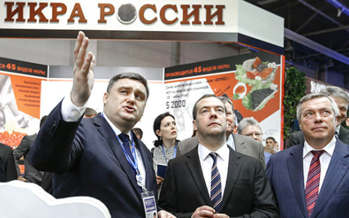Премьер-министр России Дмитрий Медведев (в центре) на I Всероссийском форуме продовольственной безопасности