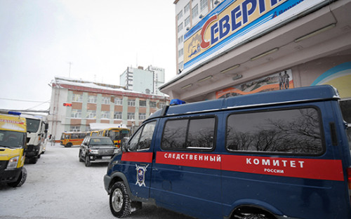 Автомобиль Следственного комитета РФ у шахты &laquo;Северная&raquo; в&nbsp;Воркуте


