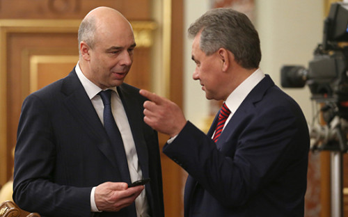 Министр финансов РФ Антон Силуанов и министр обороны РФ Сергей Шойгу (слева направо)


